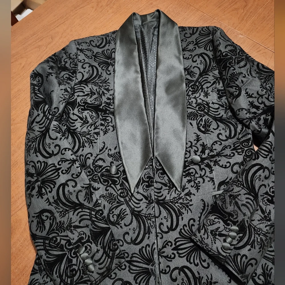 NWOT - Elegant Black and Gray Floral Blazer - Picture 2 of 9